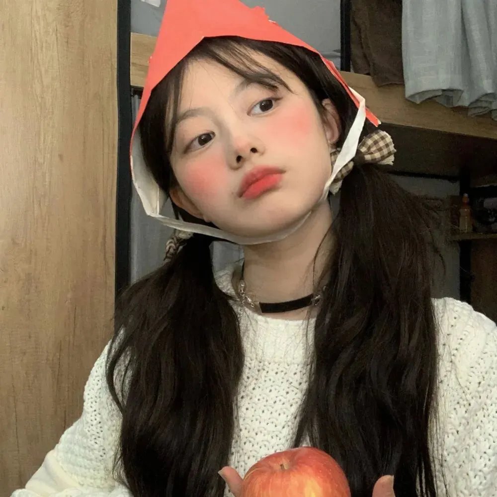 泳池里的女人